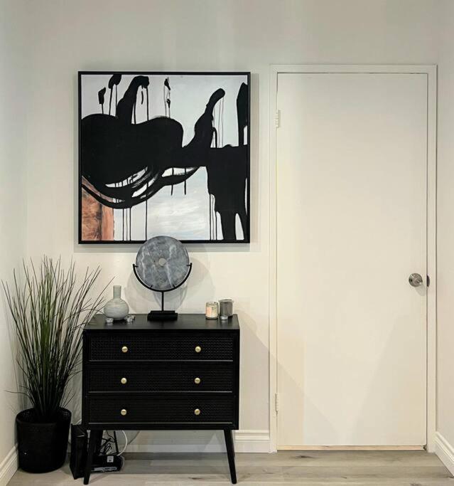 Hollywood Black Habitat Los Angeles Exterior photo