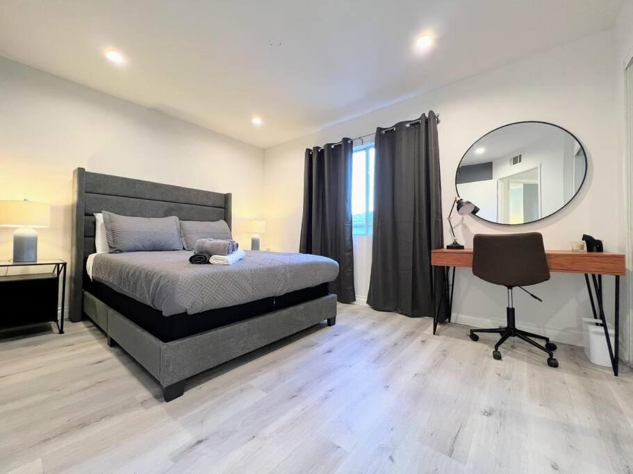 Hollywood Black Habitat Los Angeles Exterior photo