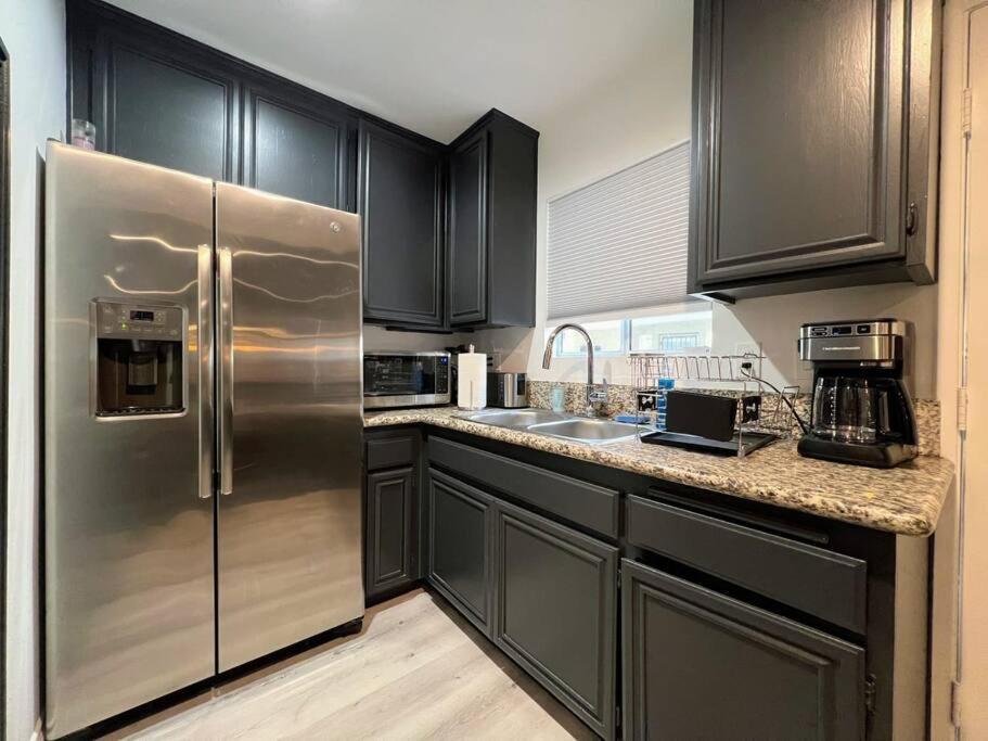 Hollywood Black Habitat Los Angeles Exterior photo