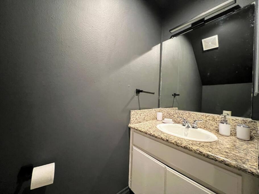 Hollywood Black Habitat Los Angeles Exterior photo