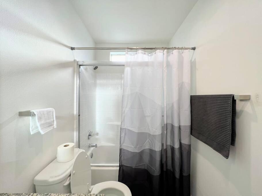 Hollywood Black Habitat Los Angeles Exterior photo