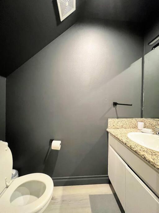 Hollywood Black Habitat Los Angeles Exterior photo